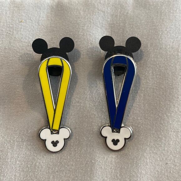 Disney Other - 2 of 5 hidden mickey disney trading pins